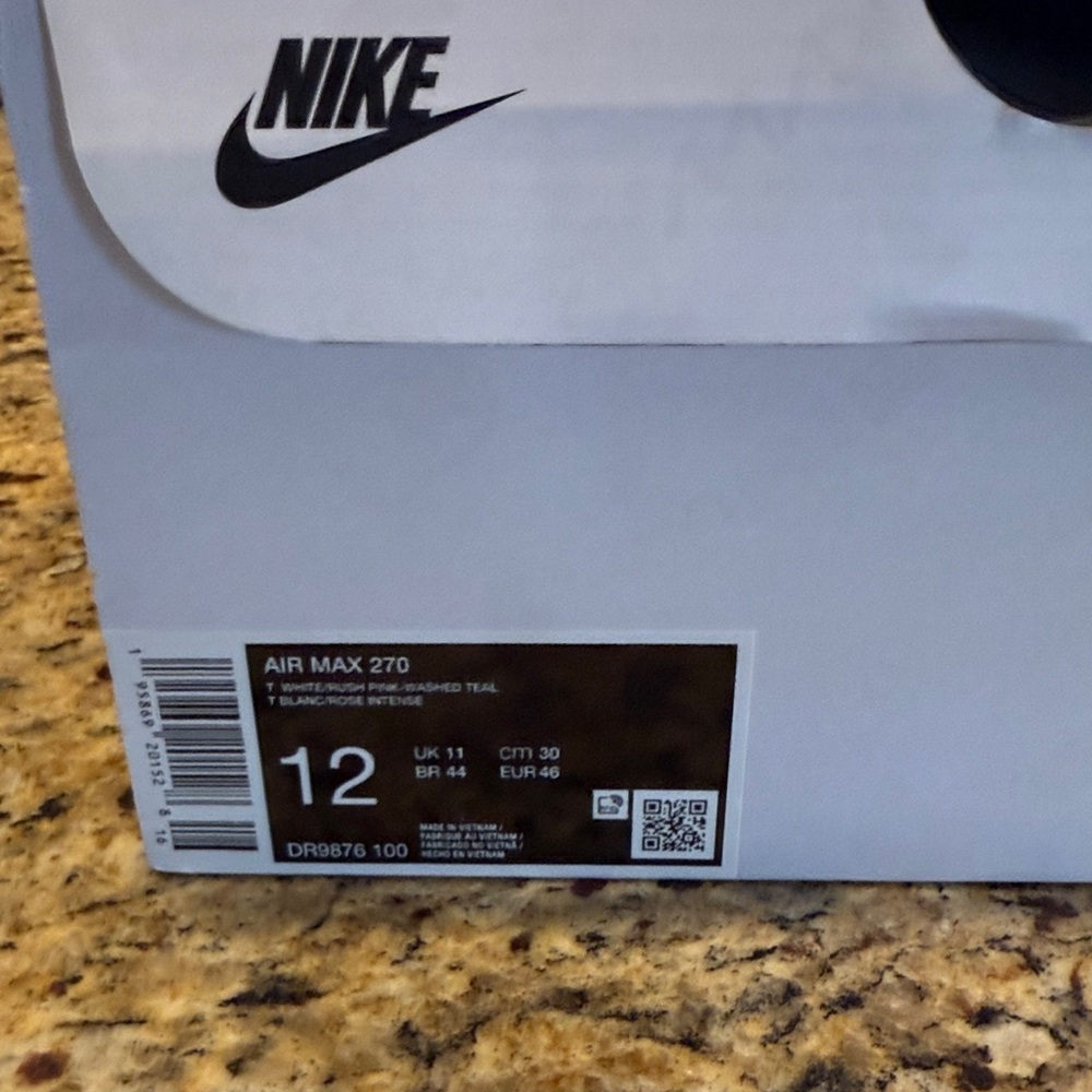 Nike Air Max 270 in Teal and White